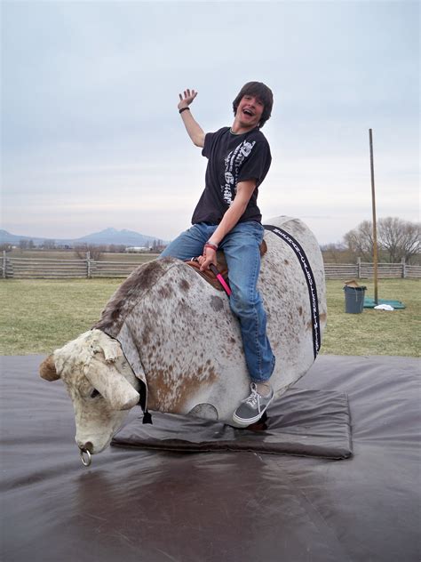 Mechanical bull